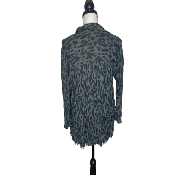 Umgee Cheetah Print Fringe Top Size Medium - Picture 7 of 9